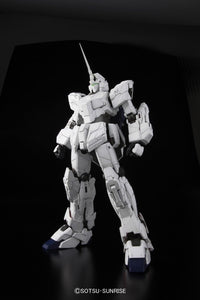 Bandai Hobby PG RX-0 Unicorn Gundam Model Kit (1/60 Scale) (BAN194365)